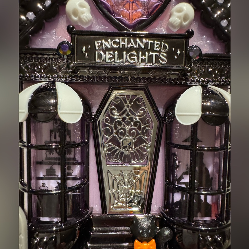 Bath & Body Works - Haunted House Projector - Wallflowers Home Fragrance Plug - Picture 5 of 11